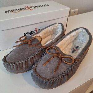 Minnetonka Cally moccasin slippers